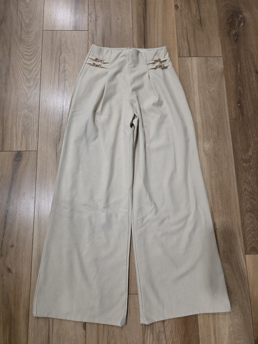 Boutique Cream Wide-Leg Pants with Gold Buckle Detail